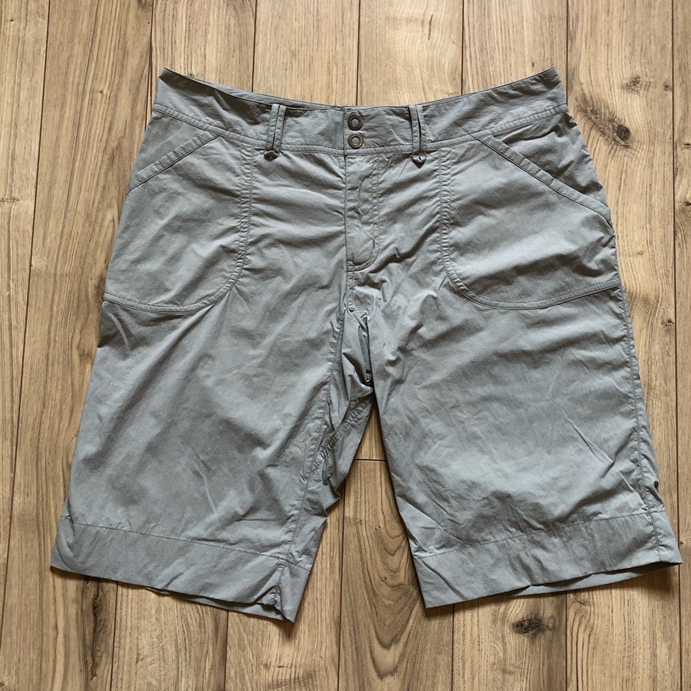 Women’s Arc’teryx Light Gray Lightweight hiking shorts size 12